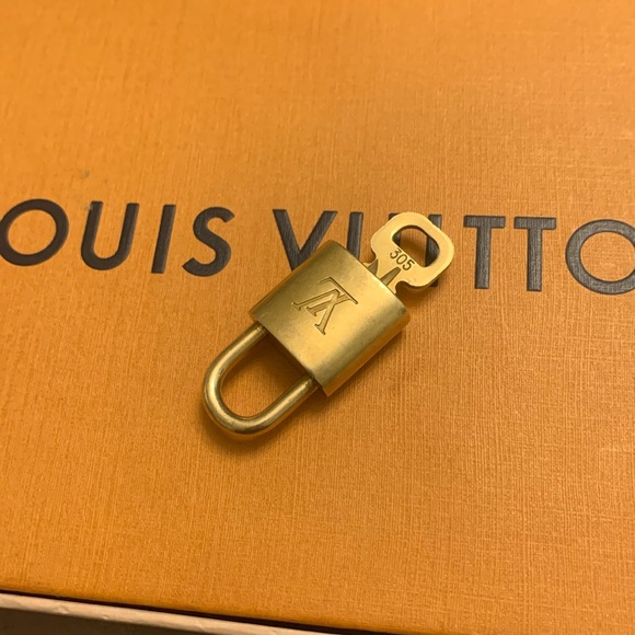 Louis Vuitton Accessories - Louis Vuitton key and lock #305